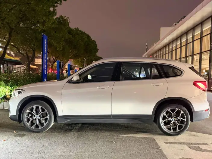 BMW X1 2022 Model sDrive25Li Leading Model – фото 3