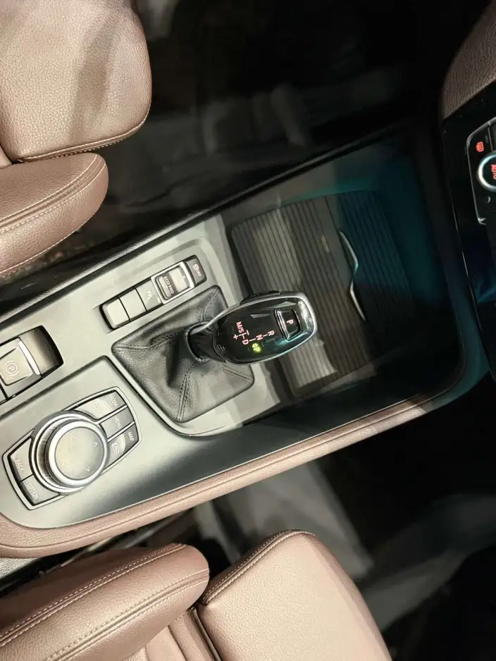 BMW X1 2022 Model sDrive25Li Leading Model – фото 8