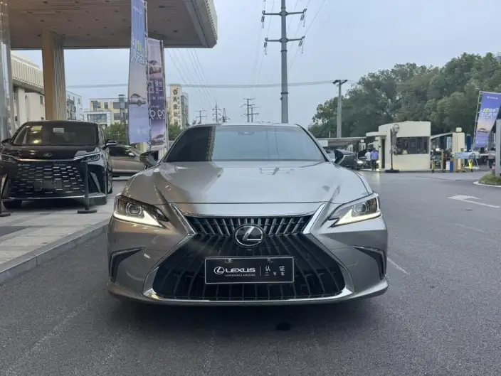 Lexus ES 2022 Model 200 Superior Edition