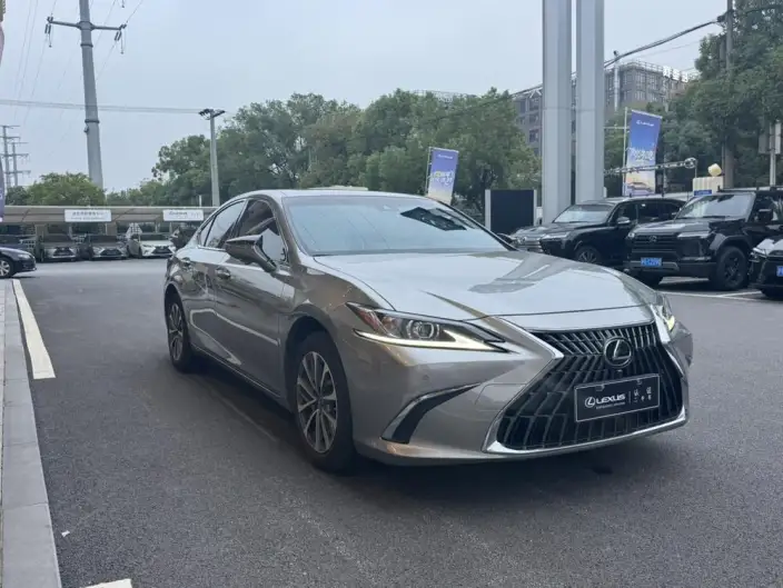 Lexus ES 2022 Model 200 Superior Edition