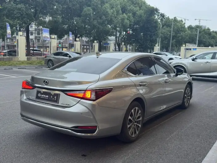 Lexus ES 2022 Model 200 Superior Edition – фото 7