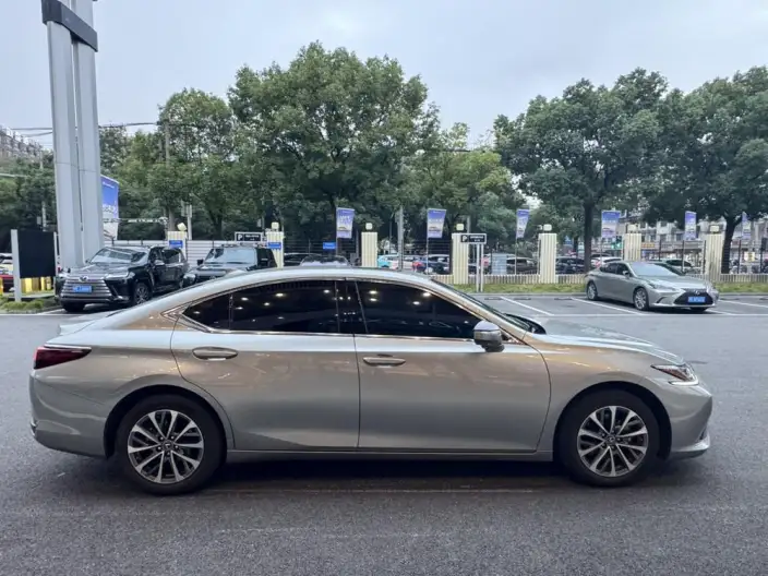 Lexus ES 2022 Model 200 Superior Edition – фото 8