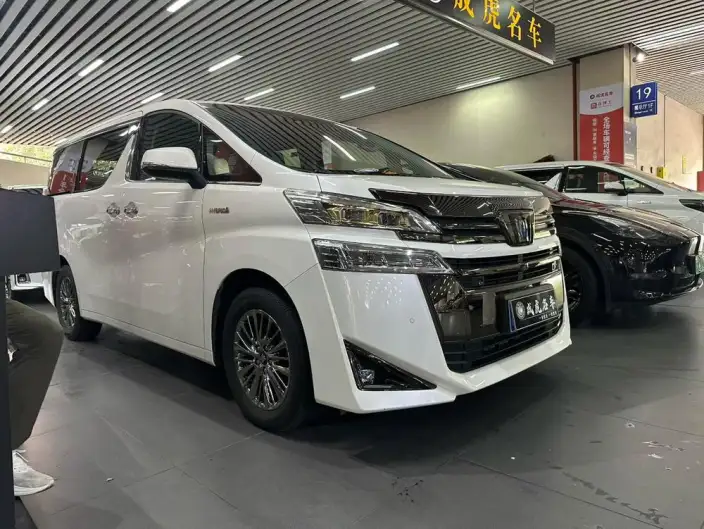 Vellfire 2021 Model Toyota Crown Hybrid 2.5L HV Premium Edition – фото 1