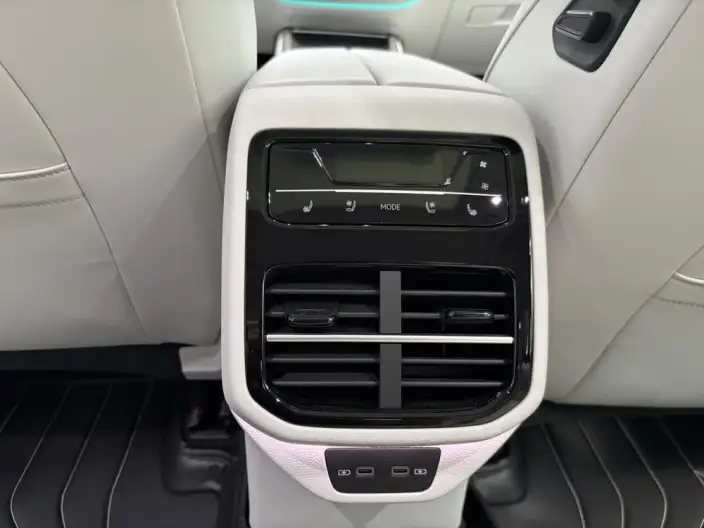 Volkswagen Passat PHEV 2026 Model ePro Ultimate Edition – фото 4