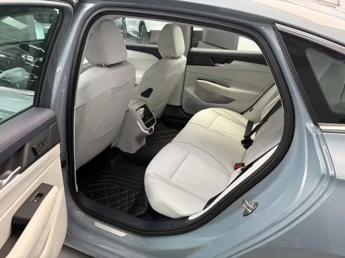 Volkswagen Passat PHEV 2026 Model ePro Ultimate Edition – фото 10