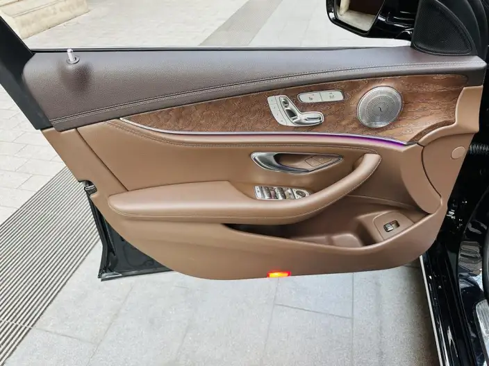 Mercedes-Benz E-Class 2023 Model E 300 L Fashion Model sedan – фото 10