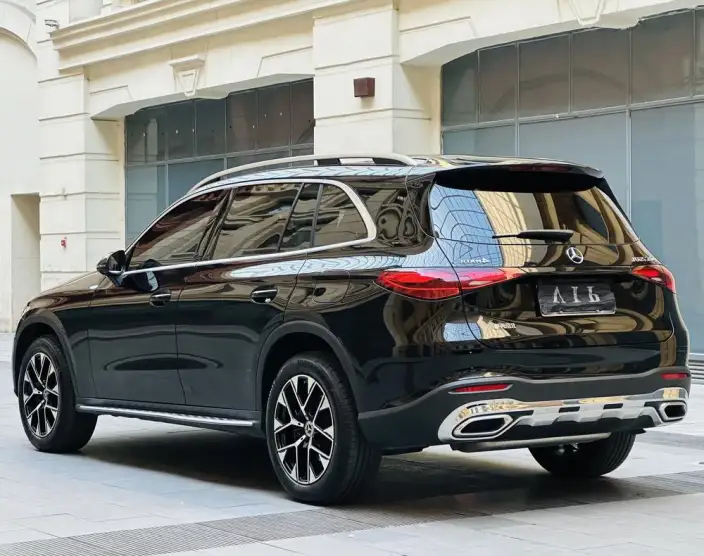 Mercedes-Benz GLC 2023 Model Facelift GLC 260 L 4MATIC Dynamic Model 5 seat – фото 4