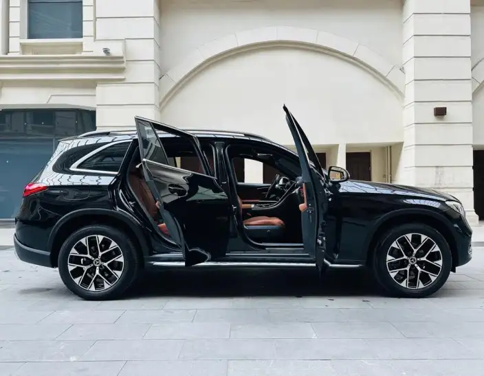 Mercedes-Benz GLC 2023 Model Facelift GLC 260 L 4MATIC Dynamic Model 5 seat – фото 7