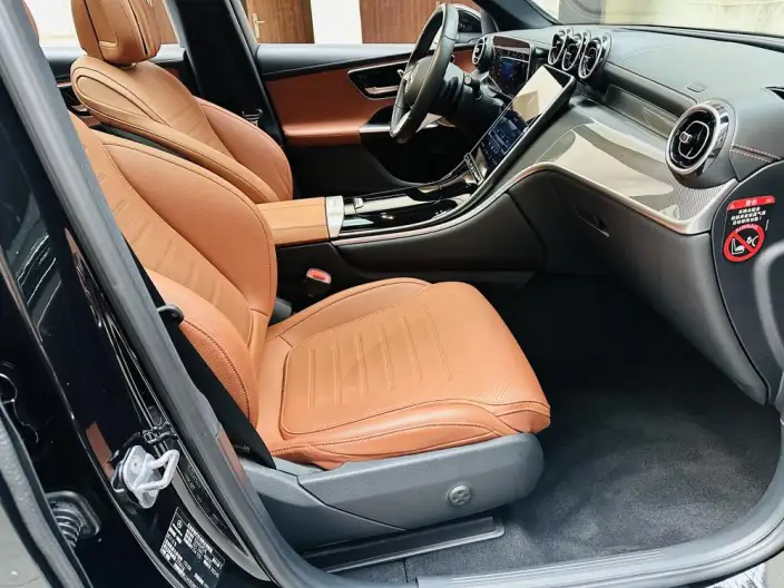 Mercedes-Benz GLC 2023 Model Facelift GLC 260 L 4MATIC Dynamic Model 5 seat – фото 10