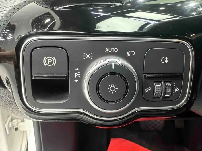 Mercedes-Benz A-class 2022 Model Facelift A 180 L Sports sedan – фото 10