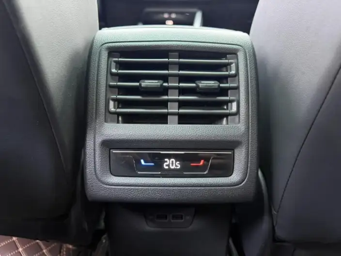 Volkswagen Golf 2023 Model 280TSI DSG R-Line Lite – фото 9