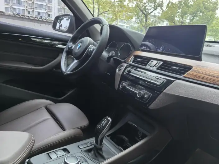 BMW X1 2022 Model sDrive25Li Leading Model – фото 9