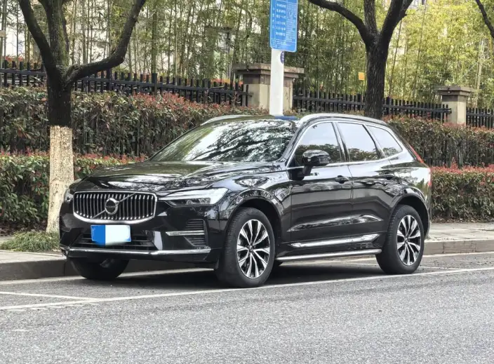 Volvo XC60 2023 Model B5 4WD Smart Range Deluxe Edition