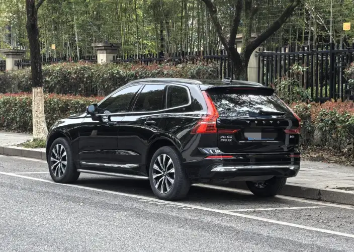 Volvo XC60 2023 Model B5 4WD Smart Range Deluxe Edition