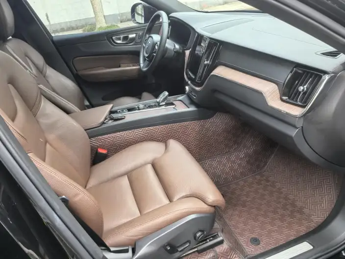 Volvo XC60 2023 Model B5 4WD Smart Range Deluxe Edition – фото 6