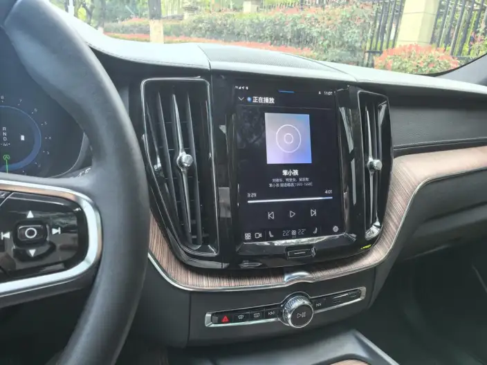 Volvo XC60 2023 Model B5 4WD Smart Range Deluxe Edition – фото 7