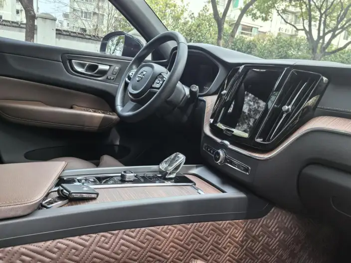 Volvo XC60 2023 Model B5 4WD Smart Range Deluxe Edition – фото 8