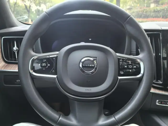 Volvo XC60 2023 Model B5 4WD Smart Range Deluxe Edition – фото 10