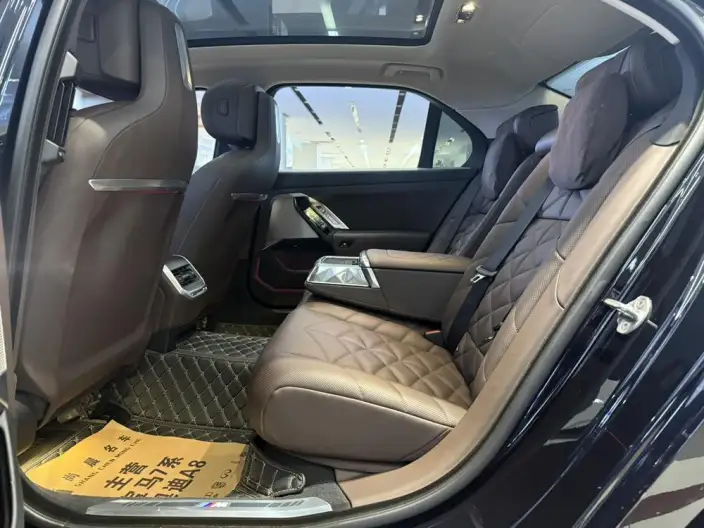 BMW 7 Series 2023 Model 735Li M Sports Set – фото 10