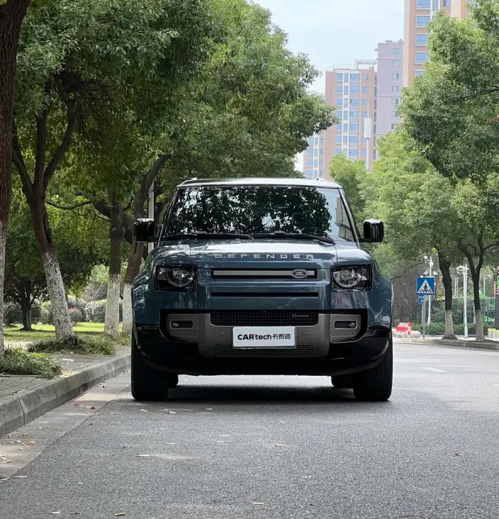 Land Rover Defender 2022 Model 90 P300 X-Dynamic HSE – фото 2