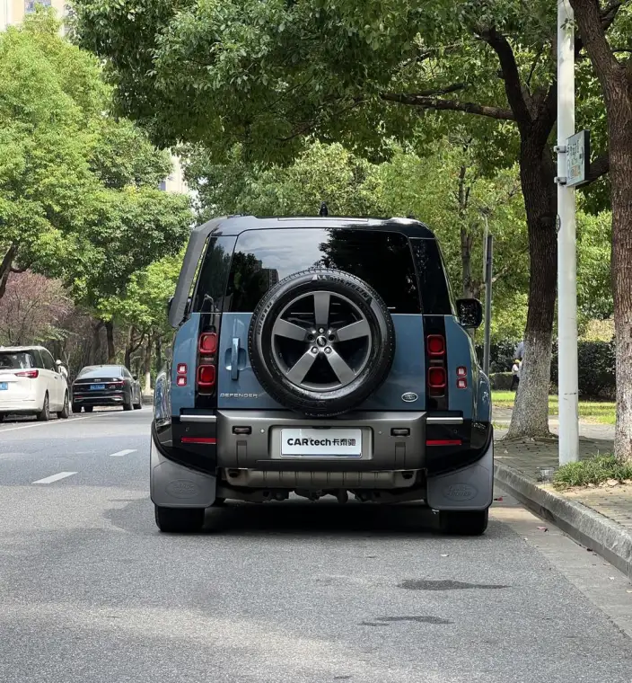 Land Rover Defender 2022 Model 90 P300 X-Dynamic HSE – фото 6