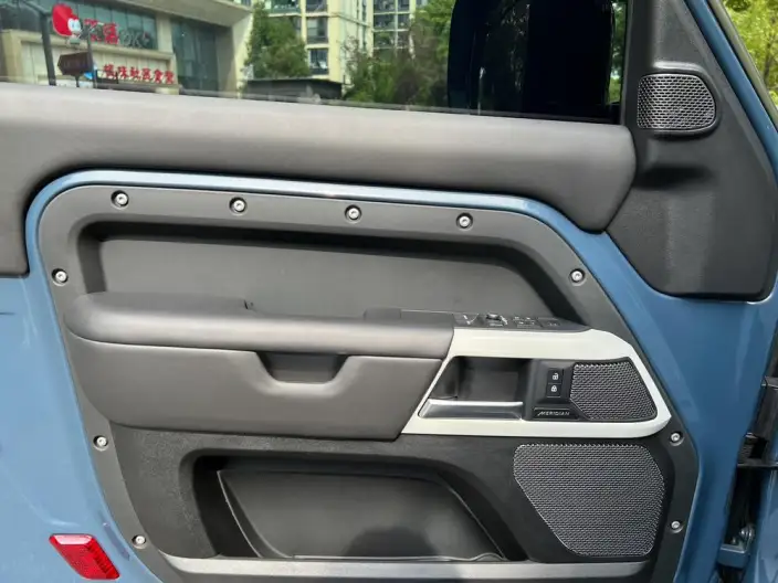 Land Rover Defender 2022 Model 90 P300 X-Dynamic HSE – фото 8