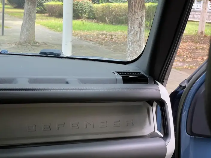 Land Rover Defender 2022 Model 90 P300 X-Dynamic HSE – фото 10
