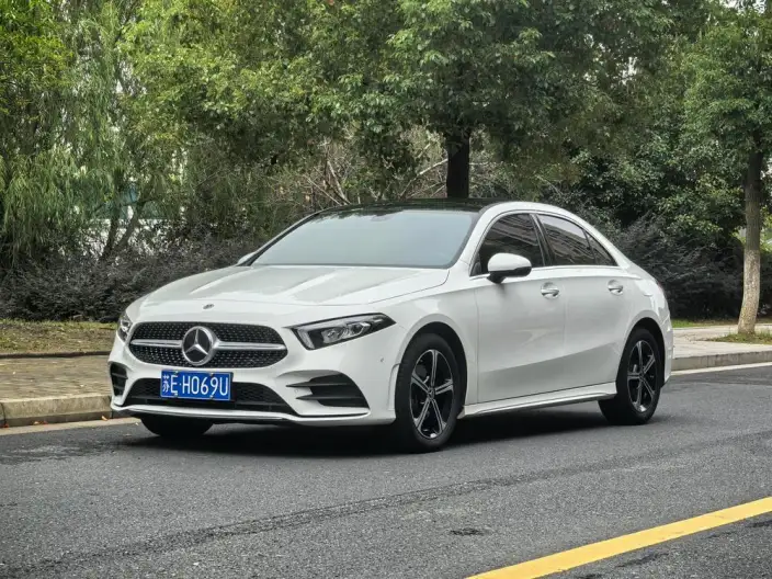 Mercedes-Benz A-class 2022 Model Facelift II A 200 L Sports sedan Fashion Edition – фото 1