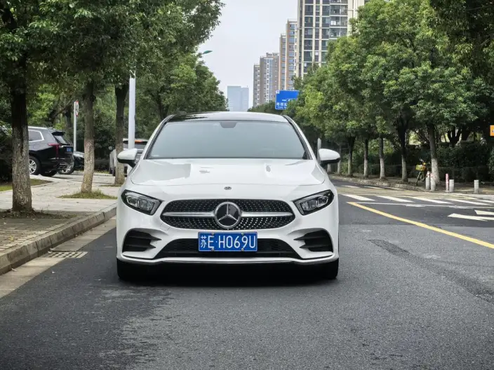 Mercedes-Benz A-class 2022 Model Facelift II A 200 L Sports sedan Fashion Edition – фото 2