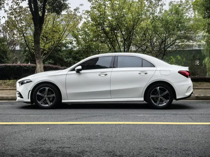 Mercedes-Benz A-class 2022 Model Facelift II A 200 L Sports sedan Fashion Edition – фото 3