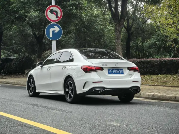 Mercedes-Benz A-class 2022 Model Facelift II A 200 L Sports sedan Fashion Edition – фото 4