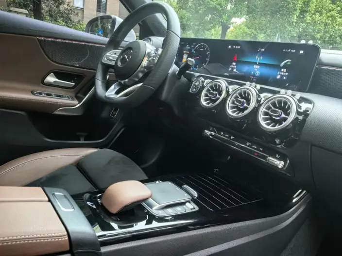Mercedes-Benz A-class 2022 Model Facelift II A 200 L Sports sedan Fashion Edition – фото 6