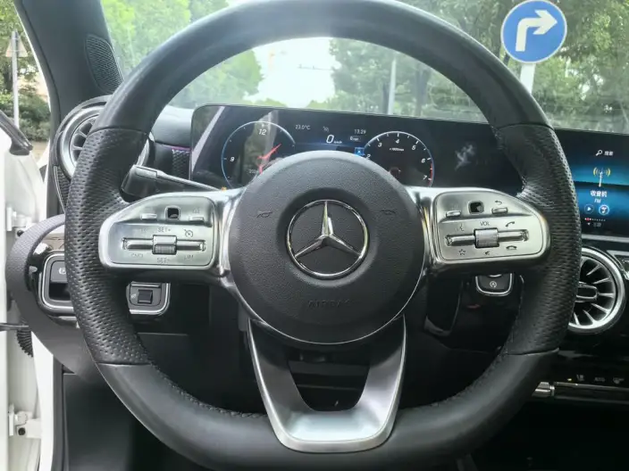 Mercedes-Benz A-class 2022 Model Facelift II A 200 L Sports sedan Fashion Edition – фото 10
