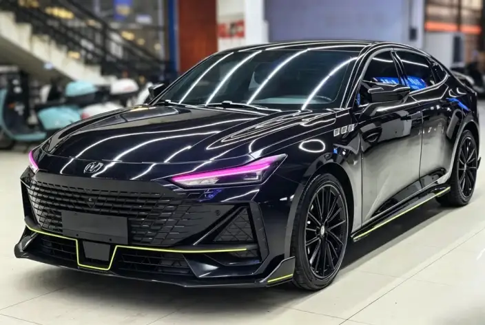 Changan UNI-V 2022 Model 1.5T Sports Edition – фото 1