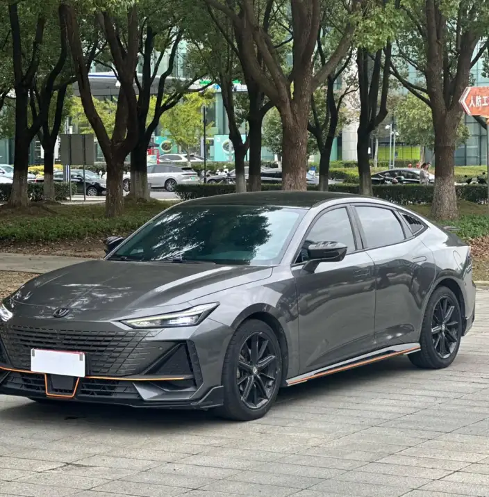 Changan UNI-V 2022 Model 1.5T Sports Edition – фото 1