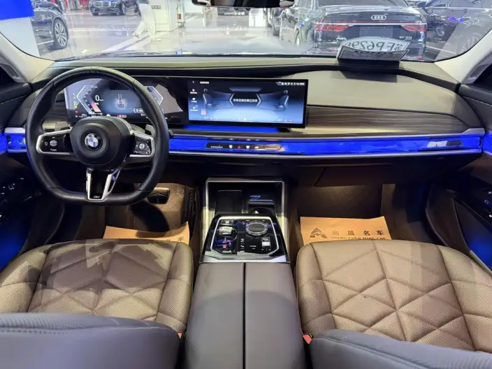 BMW 7 Series 2023 Model 735Li M Sports Set – фото 5