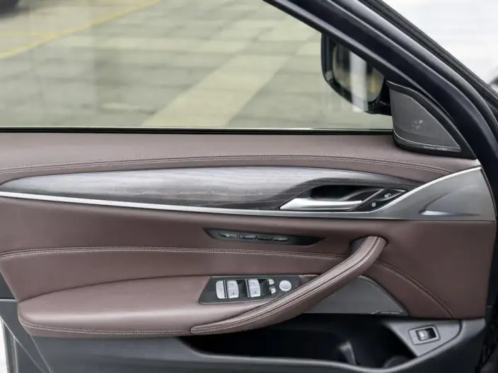 BMW 5 Series 2023 Model Facelift 530Li Exclusive Model M Sports Set – фото 9