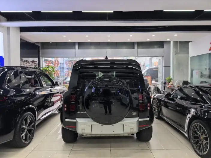 Land Rover Defender 2024 Model 110 3.0T P400 XS