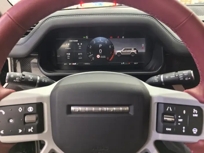 Land Rover Defender 2024 Model 110 3.0T P400 XS – фото 10