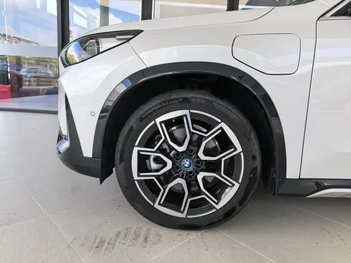 BMW iX 1 2025 Model xDrive30L X Design Set – фото 8