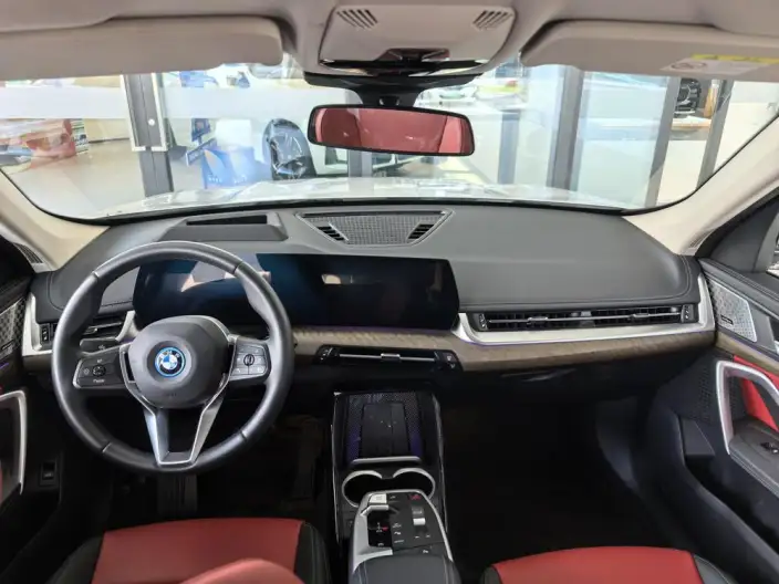 BMW iX 1 2025 Model xDrive30L X Design Set – фото 9