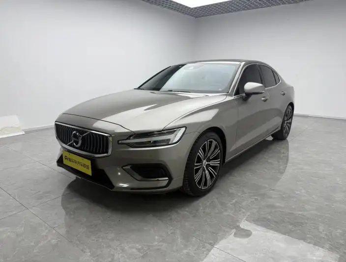 Volvo S60 2022 Model B4 Smart Range Deluxe Edition – фото 1
