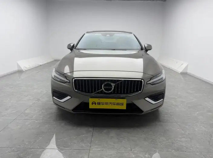 Volvo S60 2022 Model B4 Smart Range Deluxe Edition – фото 2
