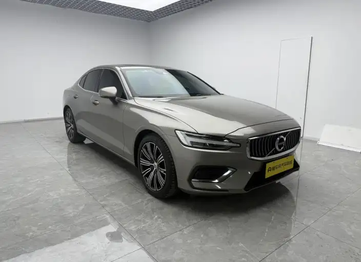 Volvo S60 2022 Model B4 Smart Range Deluxe Edition – фото 3