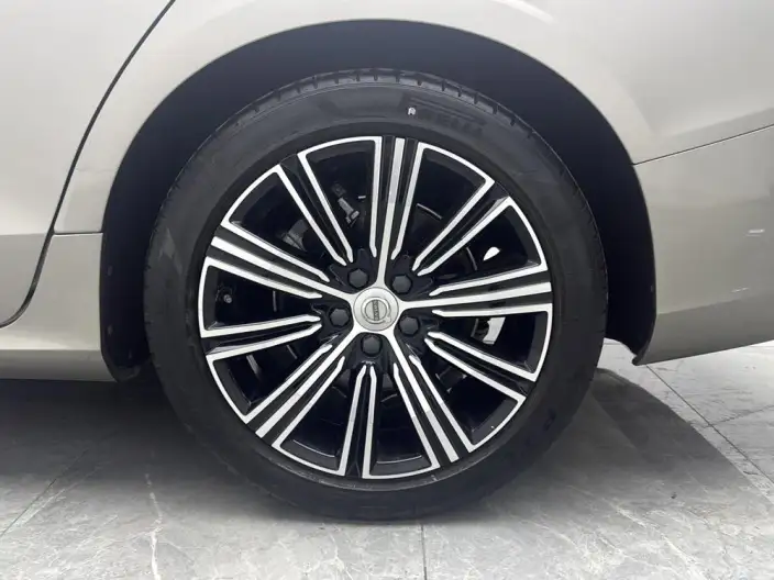 Volvo S60 2022 Model B4 Smart Range Deluxe Edition – фото 9