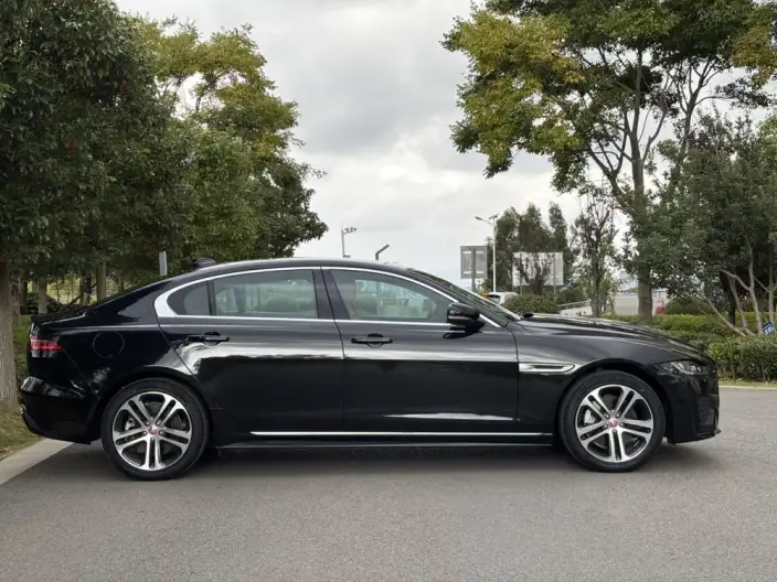 Jaguar XE L 2022 Model 2.0T 250PS R-DYNAMIC S Enterprising Sports Edition – фото 8