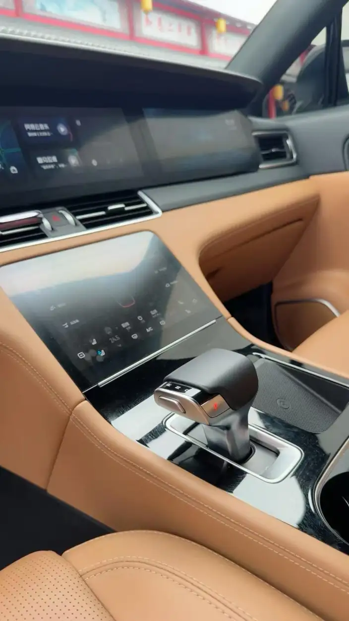 Li Auto ONE 2021 Model Extended Range 6 seat Edition – фото 5