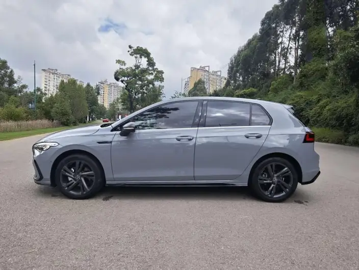 Volkswagen Golf 2021 Model 280TSI DSG R-Line – фото 4