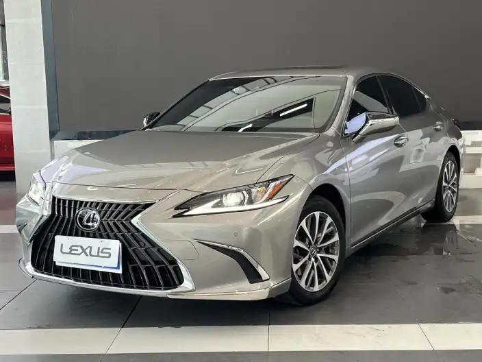Lexus ES 2022 Model 300h Superior Edition