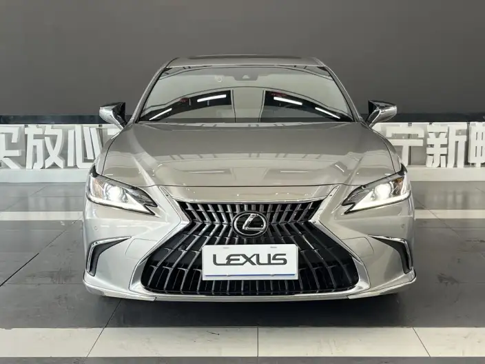 Lexus ES 2022 Model 300h Superior Edition